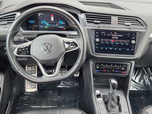 Used 2022 Volkswagen Tiguan SE R-Line image 2