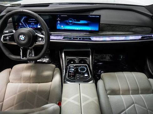 Used 2023 BMW 740i RWD image 11