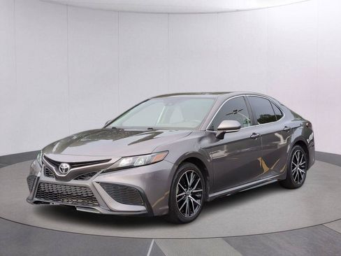 Used 2021 Toyota Camry SE w/ Convenience Package FWD image 1