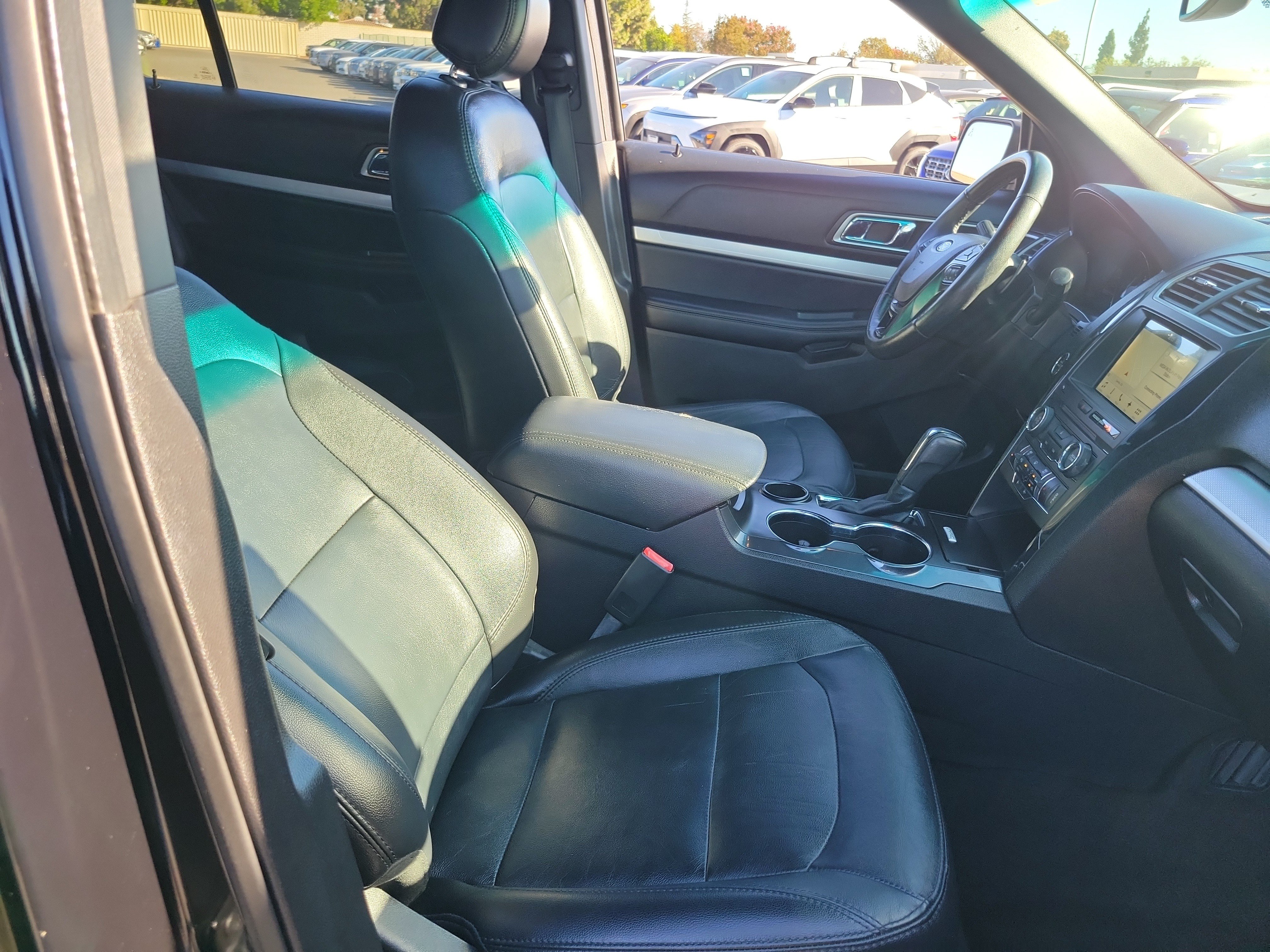 Used 2017 Ford Explorer XLT w/ Equipment Group 202A FWD image 25