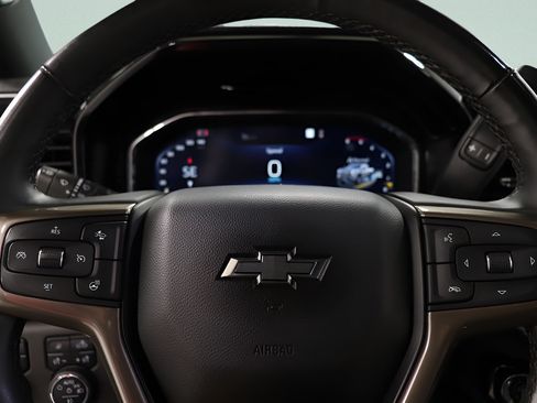 Used 2024 Chevrolet Silverado 2500 High Country w/ High Country Premium Package AWD/4WD image 14