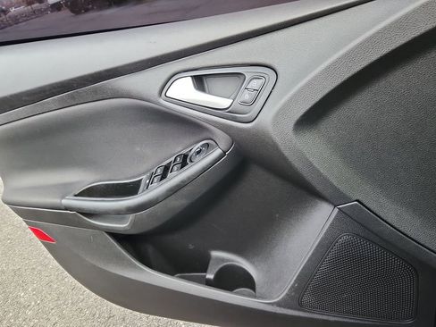 Used 2018 Ford Focus SE image 8