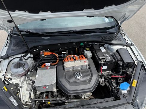 Used 2016 Volkswagen e-Golf SE FWD image 21