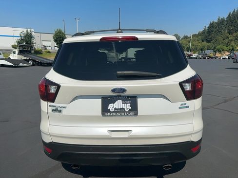 Used 2019 Ford Escape SE w/ SE Sport Appearance Package AWD/4WD image 5