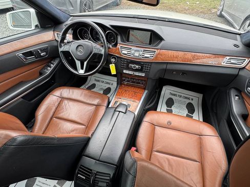 Used 2014 Mercedes-Benz E 350 4MATIC Sedan image 23