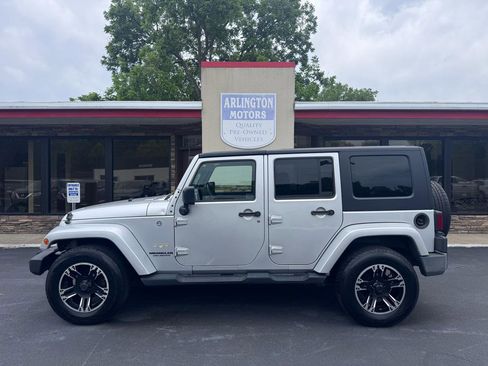 Used 2009 Jeep Wrangler Unlimited Sahara AWD/4WD image 2