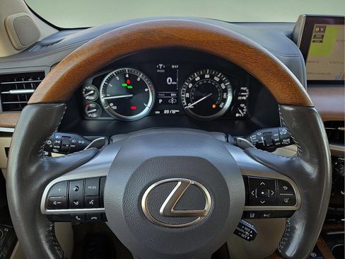 Used 2020 Lexus LX 570 4WD w/ Luxury Package image 24