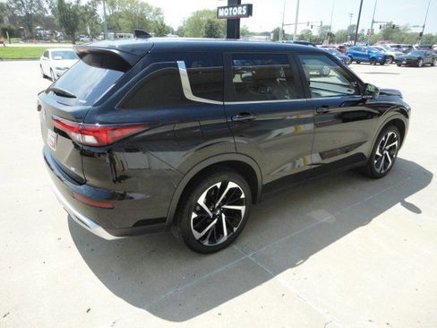 Used 2023 Mitsubishi Outlander SE image 15