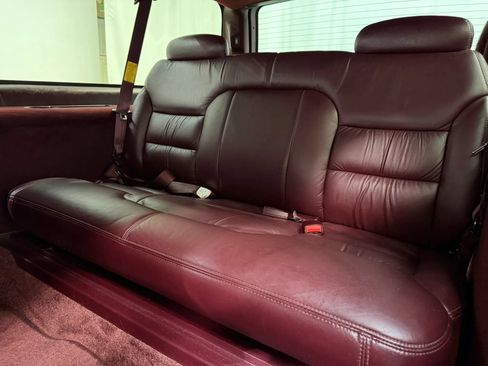 Used 1999 Chevrolet Suburban 4WD w/ Preferred Equipment Group 3 image 17