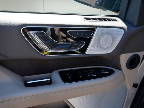Used 2024 Lincoln Navigator Reserve AWD/4WD image 17
