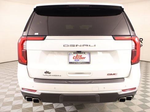 Used 2026 GMC Yukon Denali w/ Sun & Power Step Package AWD/4WD image 24