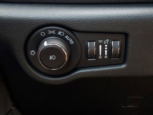 New 2026 Chrysler Pacifica Pinnacle image 33