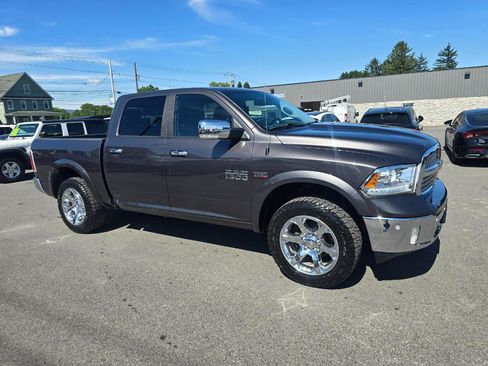 Used 2017 RAM 1500 Laramie w/ Convenience Group AWD/4WD image 5