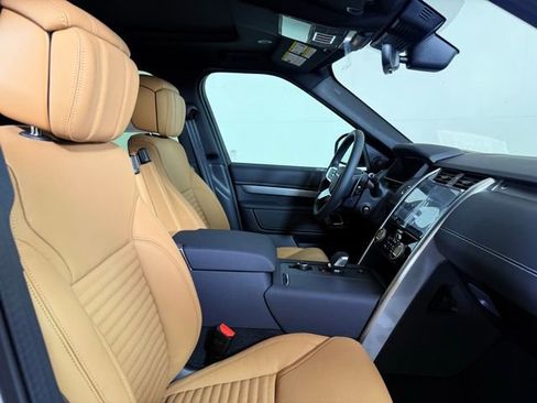 Certified 2025 Land Rover Discovery Dynamic SE image 35