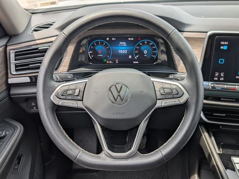 Used 2024 Volkswagen Atlas SEL AWD/4WD image 25