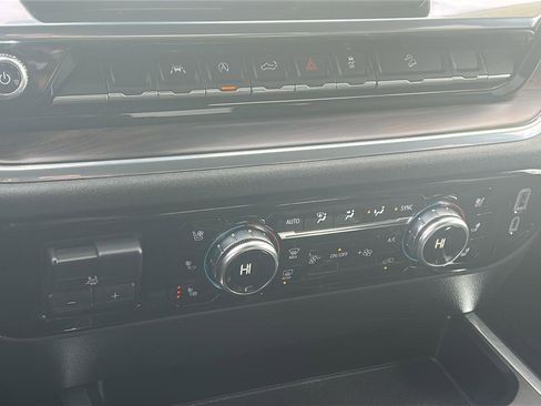 Used 2023 GMC Sierra 1500 SLT image 28