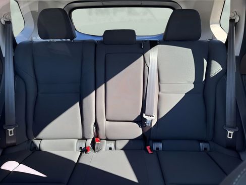 Used 2023 Nissan Rogue S image 10