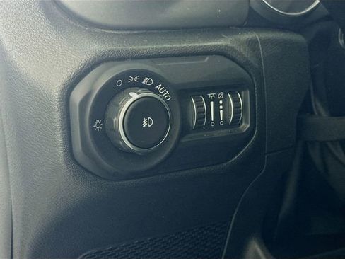 Used 2022 Jeep Wrangler Unlimited Sahara AWD/4WD image 10