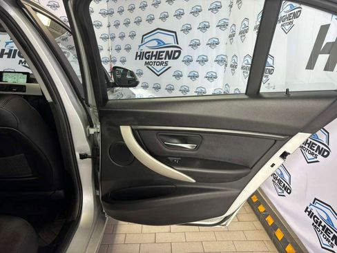 Used 2018 BMW 320i xDrive Sedan w/ Convenience Package image 18