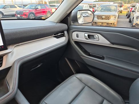 Used 2025 Ford Explorer Active w/ Active Comfort Package image 20