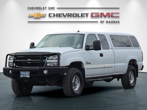 Used 2006 Chevrolet Silverado 2500 LT w/ Heavy-Duty Power Package image 7