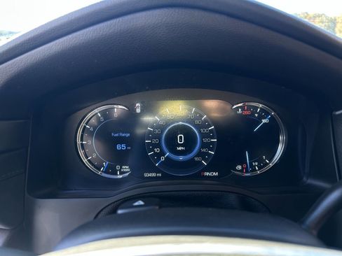 Used 2016 Cadillac Escalade Luxury image 11