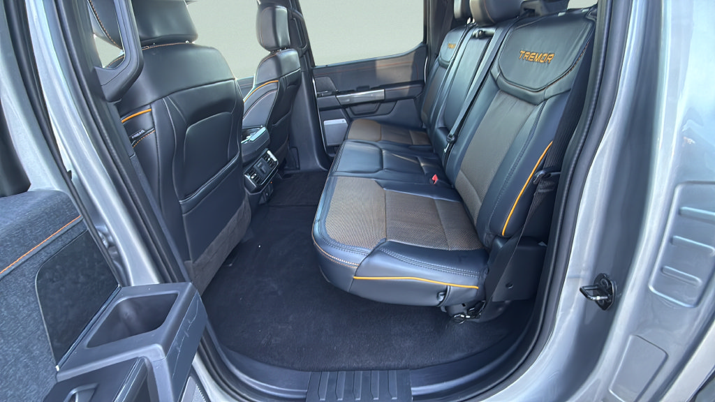 Used 2016 Ford F150 XLT w/ Equipment Group 302A Luxury AWD/4WD image 8