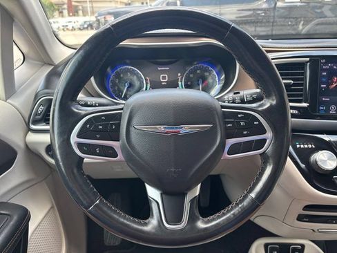 Used 2019 Chrysler Pacifica Touring-L Plus w/ Tire & Wheel Group FWD image 41