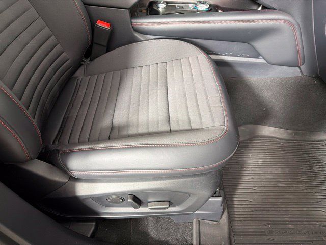 Used 2025 Ford Explorer ST-Line w/ Premium Package RWD image 34