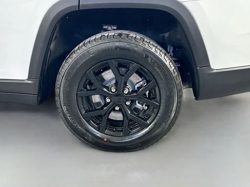 New 2026 Jeep Grand Cherokee L 4WD image 17