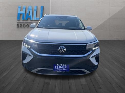 Certified 2022 Volkswagen Taos SE w/ Panoramic Sunroof Package AWD/4WD image 9