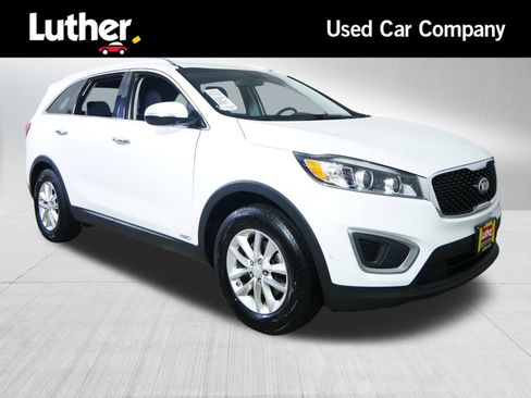 Used 2017 Kia Sorento LX w/ LX Convenience Package image 1