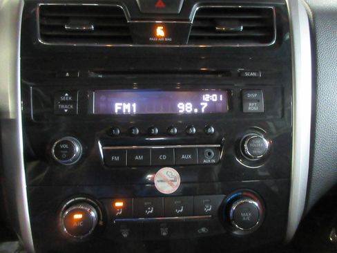 Used 2013 Nissan Altima 2.5 S FWD image 20