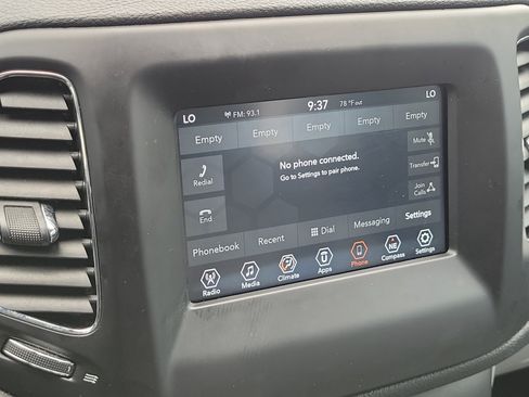 Used 2019 Jeep Compass Latitude FWD image 27
