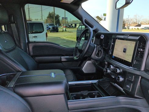 Used 2025 Ford F250 Platinum image 10