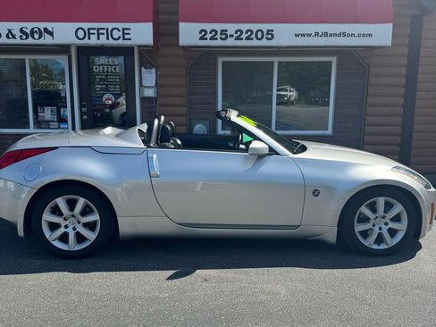 Used 2004 Nissan 350Z Touring image 15