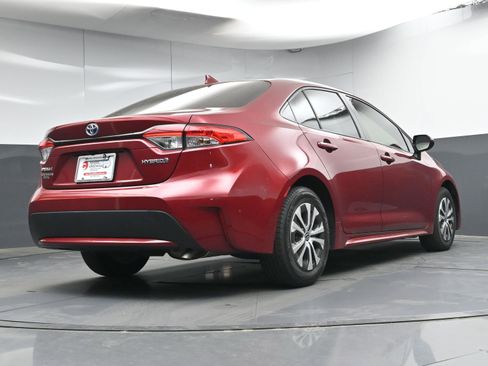 Used 2022 Toyota Corolla LE FWD image 25