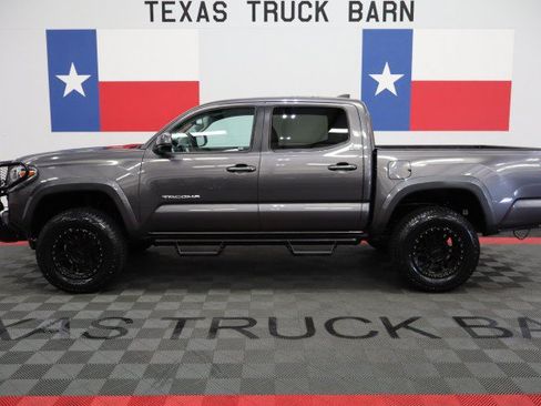 Used 2017 Toyota Tacoma SR5 w/ Tow Package RWD image 1