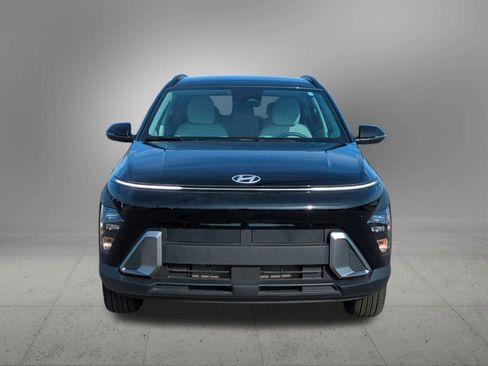 Certified 2025 Hyundai Kona SEL image 9