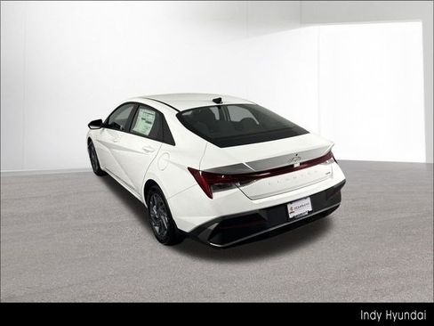 Used 2025 Hyundai Elantra Hybrid FWD image 42