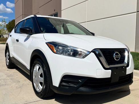 Used 2020 Nissan Kicks S FWD image 4