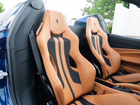 Used 2022 Ferrari F8 Tributo RWD image 28