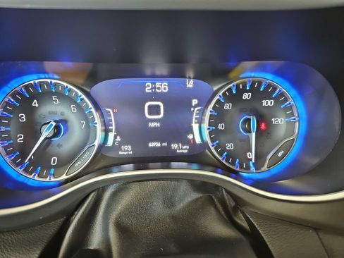 Used 2024 Chrysler Pacifica Touring-L FWD image 19