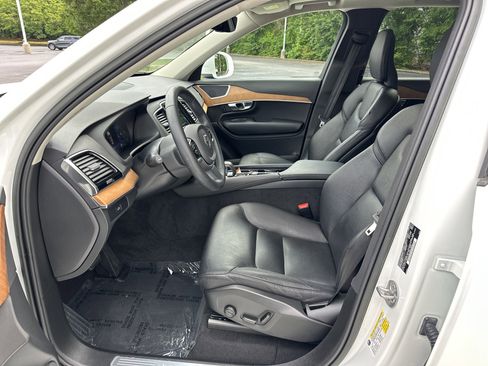 Used 2023 Volvo XC90 B6 Plus AWD/4WD image 16