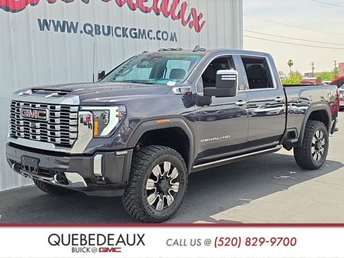 Used 2024 GMC Sierra 2500 Denali w/ Denali Reserve Package AWD/4WD image 3