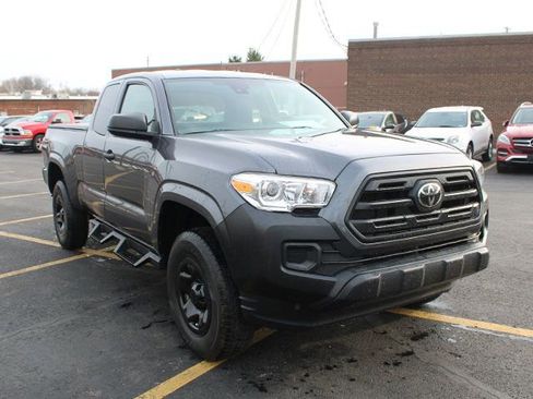 Certified 2019 Toyota Tacoma SR image 4