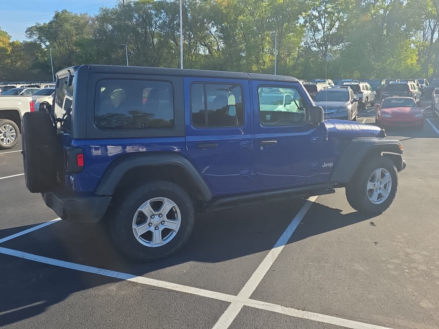 Used 2019 Jeep Wrangler Unlimited Sport S AWD/4WD image 3