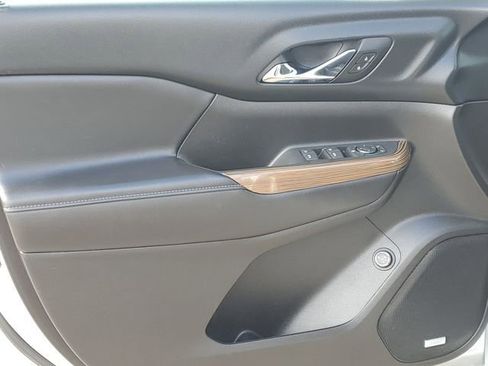 Used 2018 GMC Acadia SLE image 25