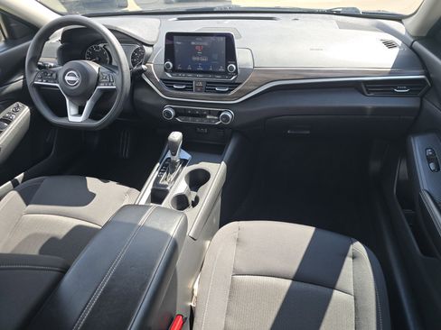 Used 2025 Nissan Altima 2.5 SV FWD image 16