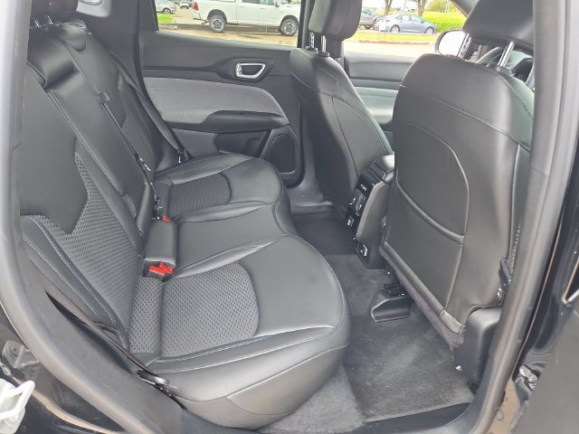Used 2025 Jeep Compass Latitude AWD/4WD image 25